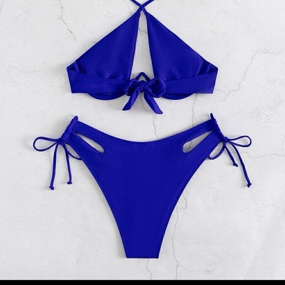 Bikini - Picture 5 of 9